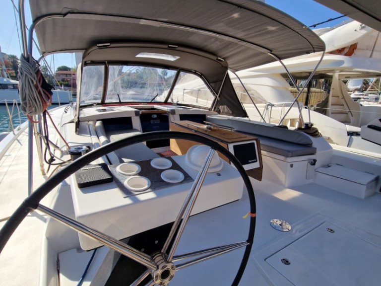 Yacht charter Furnari - Dufour Dufour 530 on SamBoat