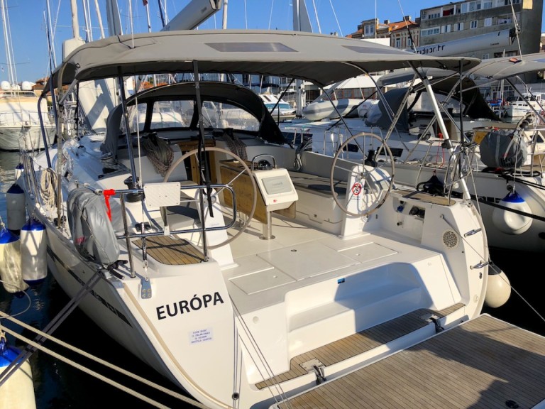 Sailboat hire in Zadar - Bavaria Cruiser 46