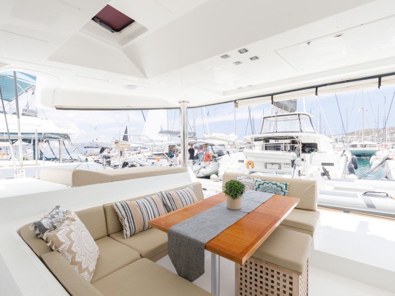 Catamaran hire in Lávrio - Lagoon Lagoon 52