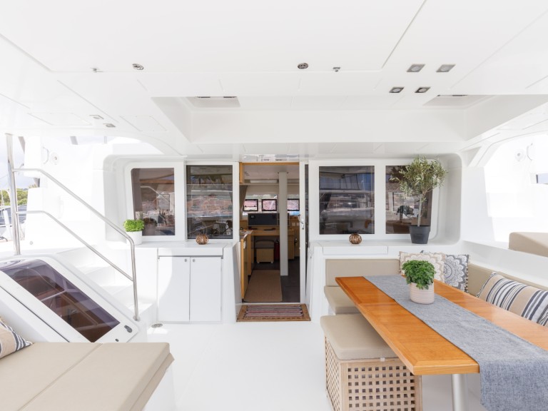 Charter a Lagoon Lagoon 52 in Lávrio on Samboat