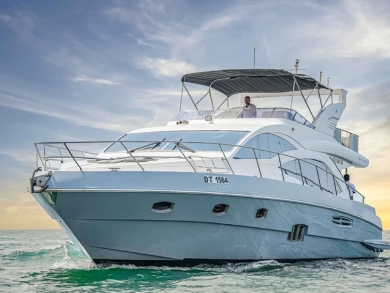 Charter a Majesty Yachts 59 in Dubai Marina on Samboat