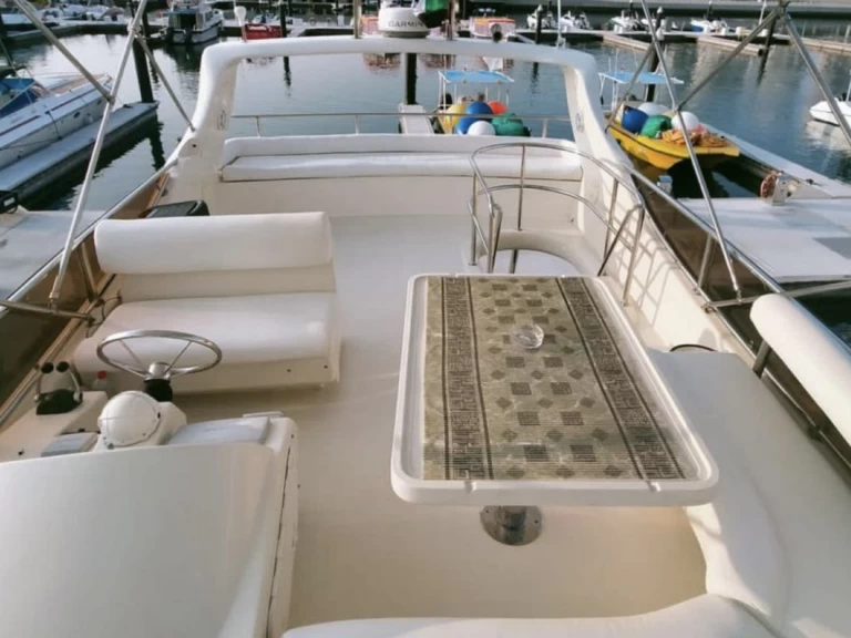 Luxury Yacht to hire Dubai Marina at the best price