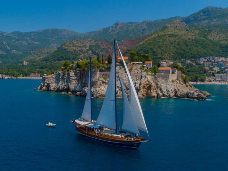 Charter a Custom Made Kaptan Sevket in Tivat on Samboat