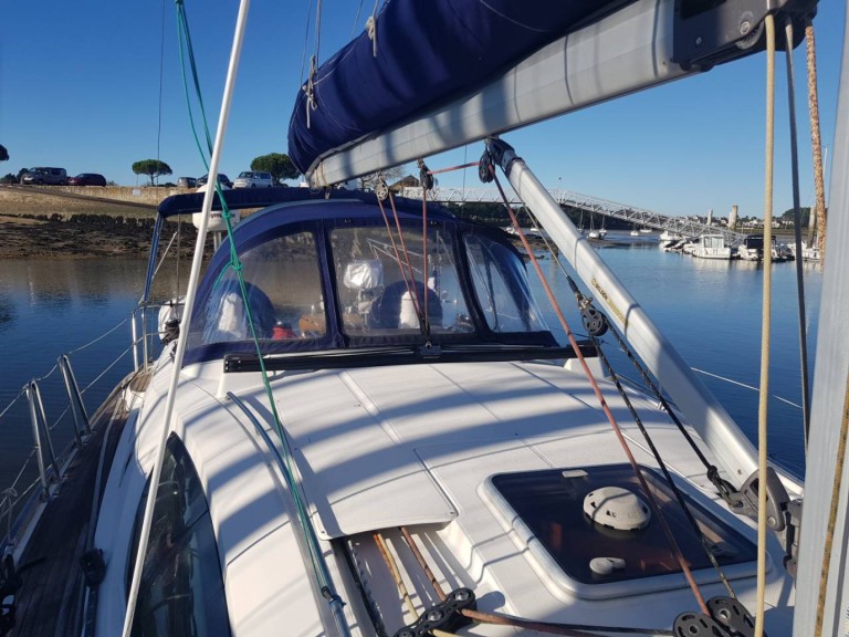 Hire a Jeanneau Sun Odyssey 42 DS Larmor-Plage