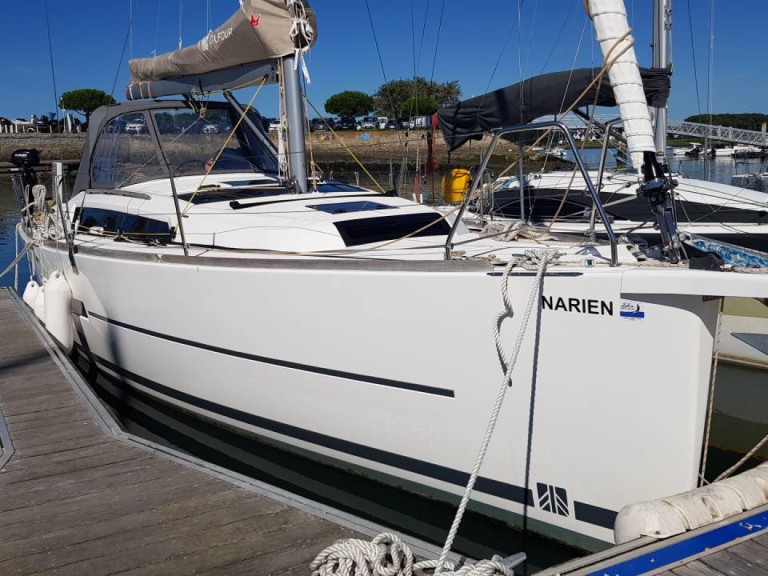 Charter a Dufour Dufour 360  in Larmor-Plage on Samboat