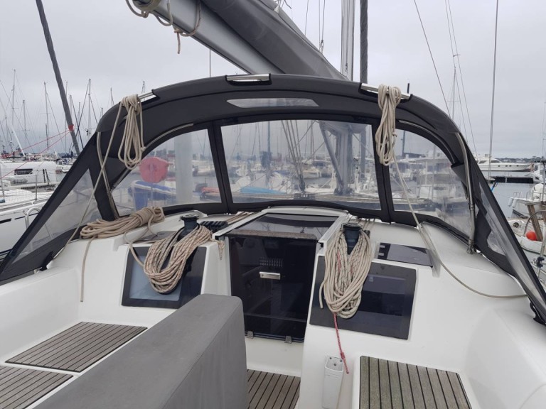 Sailboat hire in Larmor-Plage - Dufour Dufour 382 Grand Large