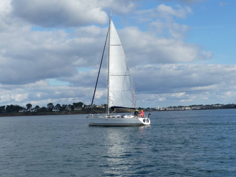 Sailboat hire in Larmor-Plage - Dufour Dufour 40