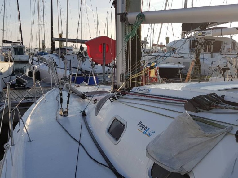 Sailboat to hire Larmor-Plage at the best price