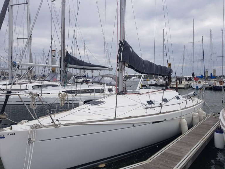 Sailboat hire in Larmor-Plage - Bénéteau First 31.7
