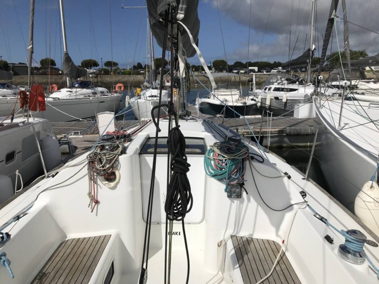 Hire Sailboat with or without skipper Bénéteau Larmor-Plage