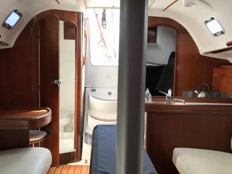 Hire Sailboat Bénéteau with a boat licence