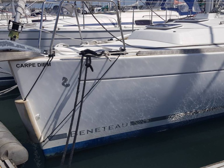 Bénéteau Oceanis 31 charter bareboat or skippered in  Larmor-Plage