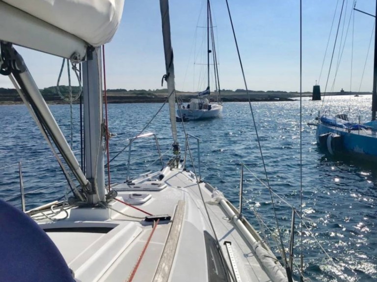 Yacht charter Larmor-Plage - Bénéteau Oceanis 31 on SamBoat