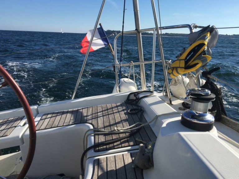 Yacht hire Larmor-Plage cheap Oceanis 31