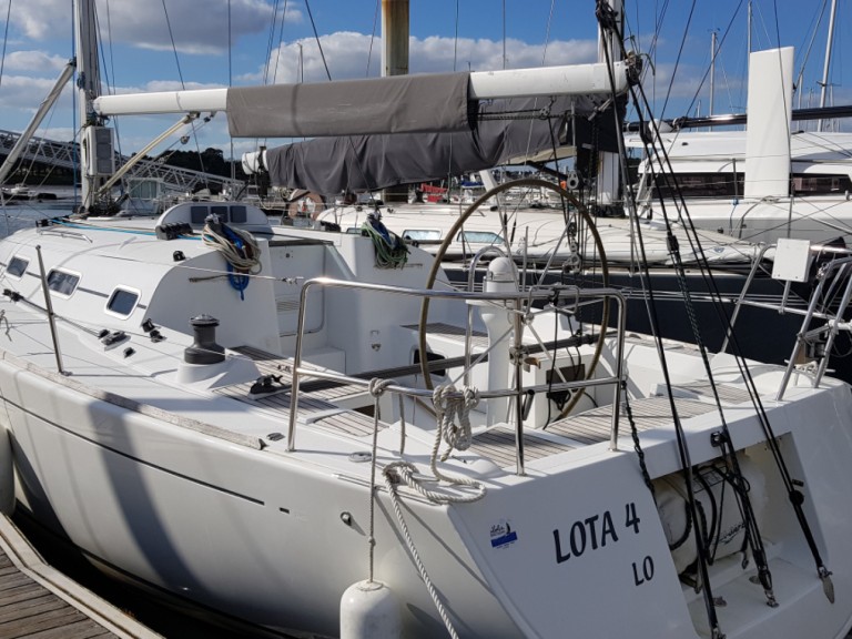 Hire Sailboat with or without skipper Bénéteau Larmor-Plage