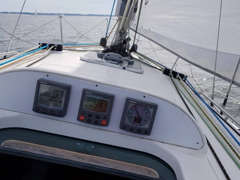 Hire a Bénéteau First 36.7 Larmor-Plage