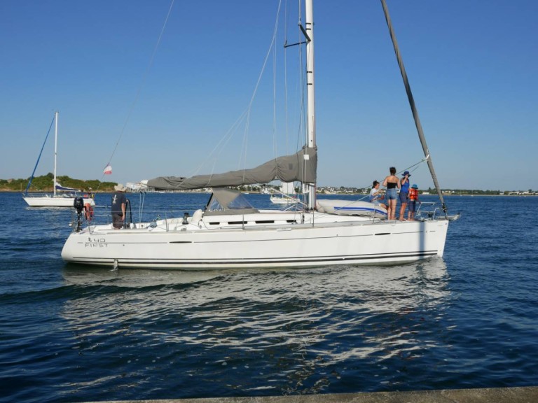 Yacht charter Larmor-Plage - Bénéteau First 40 on SamBoat