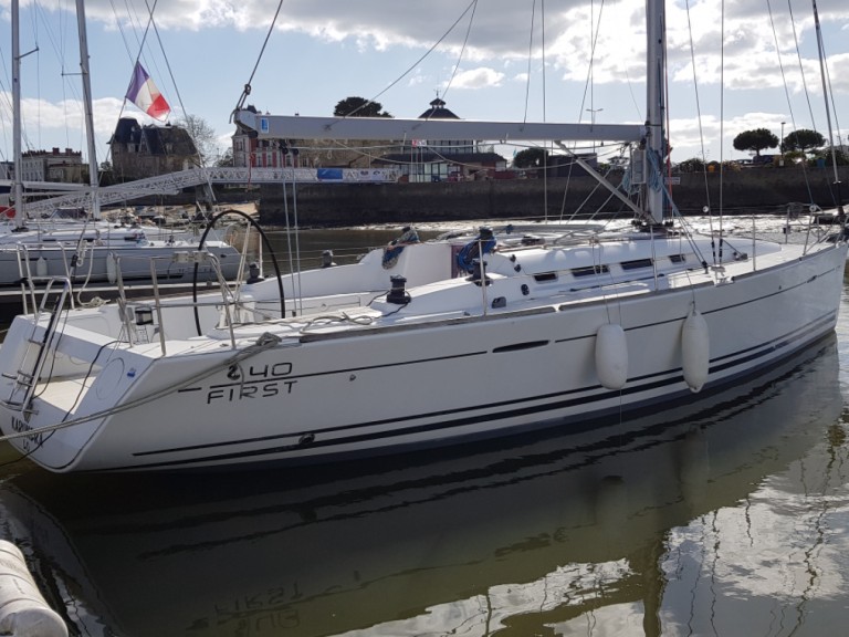 Hire a Bénéteau First 40 Larmor-Plage
