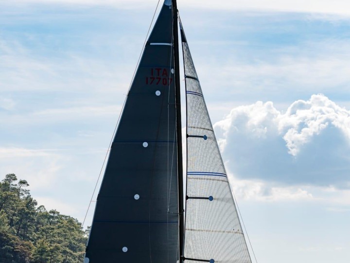 Sailboat to hire Larmor-Plage at the best price