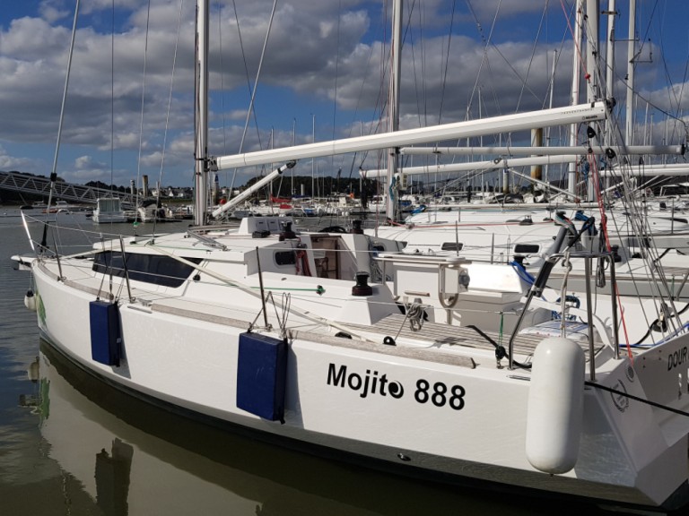 Hire a idb marine Mojito 888 Larmor-Plage