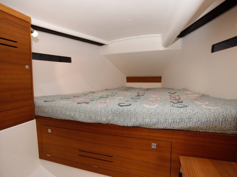 Charter a Jpk JPK 39 FC in Larmor-Plage on Samboat