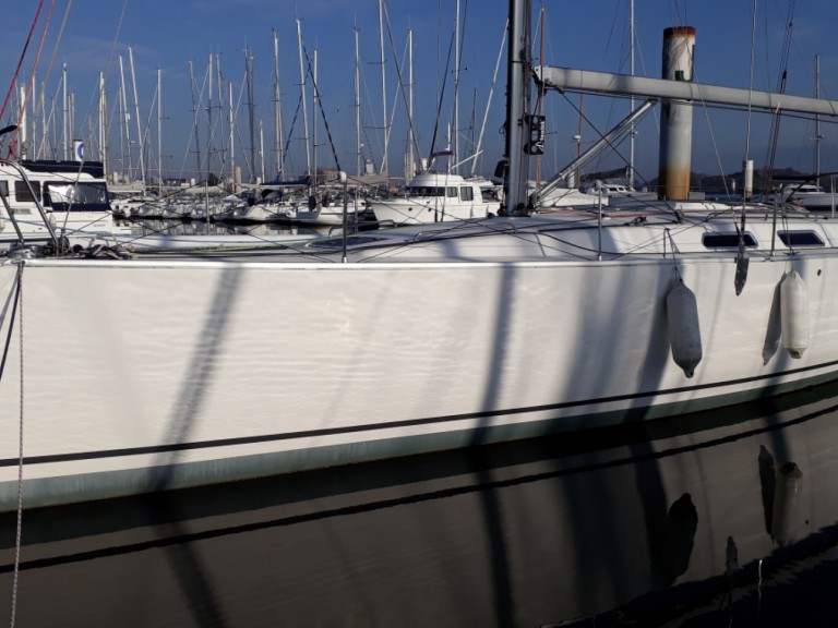 Hire a Hanse Varianta 44 Larmor-Plage