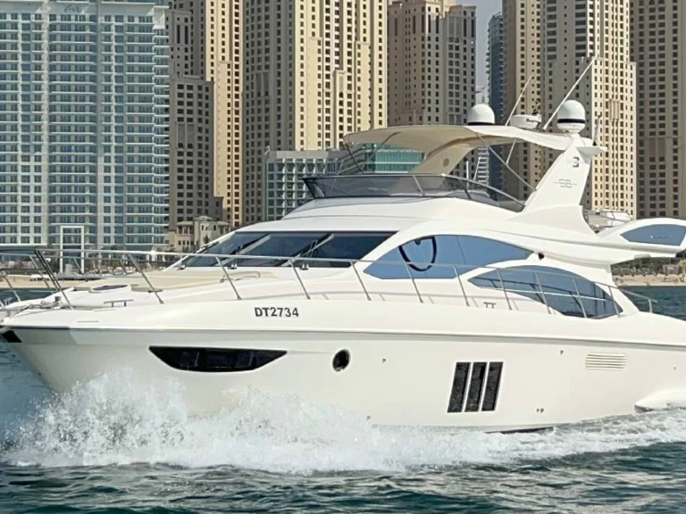 Motorboat to hire Dubai Marina at the best price