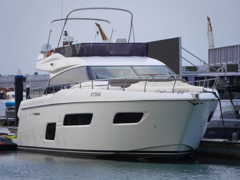 Yacht charter Dubai Marina - Custom Made 60 on SamBoat