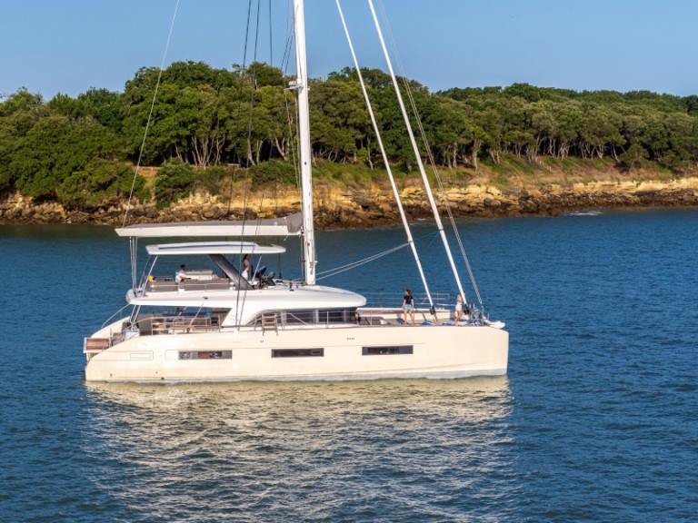 Yacht charter Ellinikó - Lagoon Lagoon Sixty 5 on SamBoat