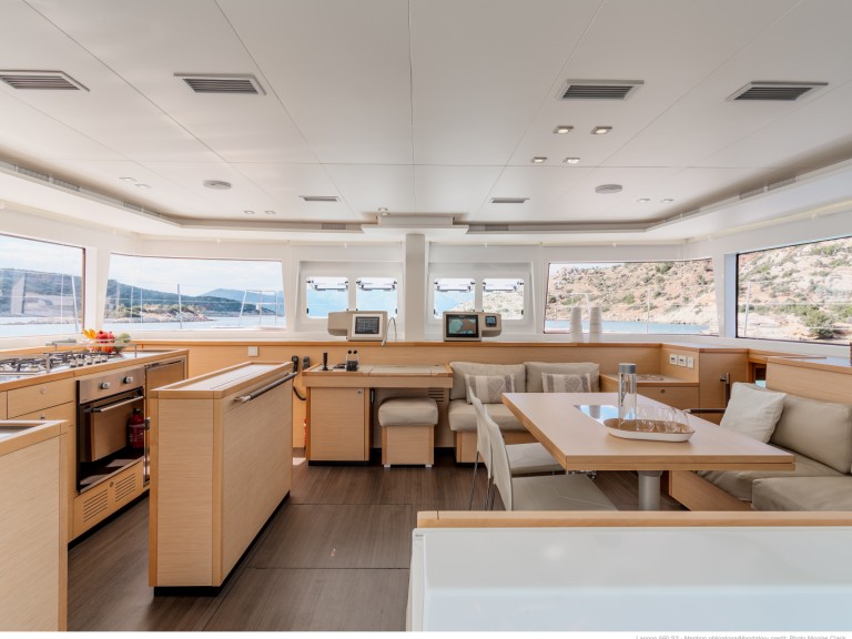Catamaran hire in Alimos - Lagoon Lagoon 560 S2