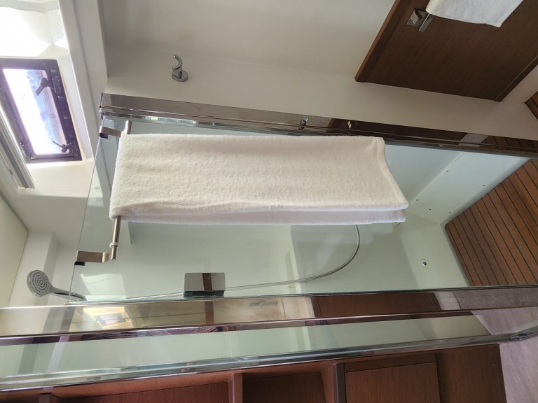 Hire Catamaran Lagoon with a boat licence