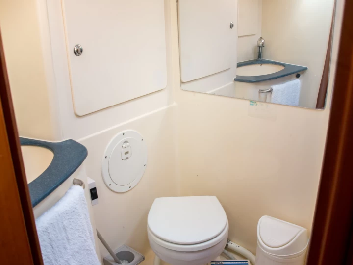 Hire Sailboat Bavaria with a boat licence