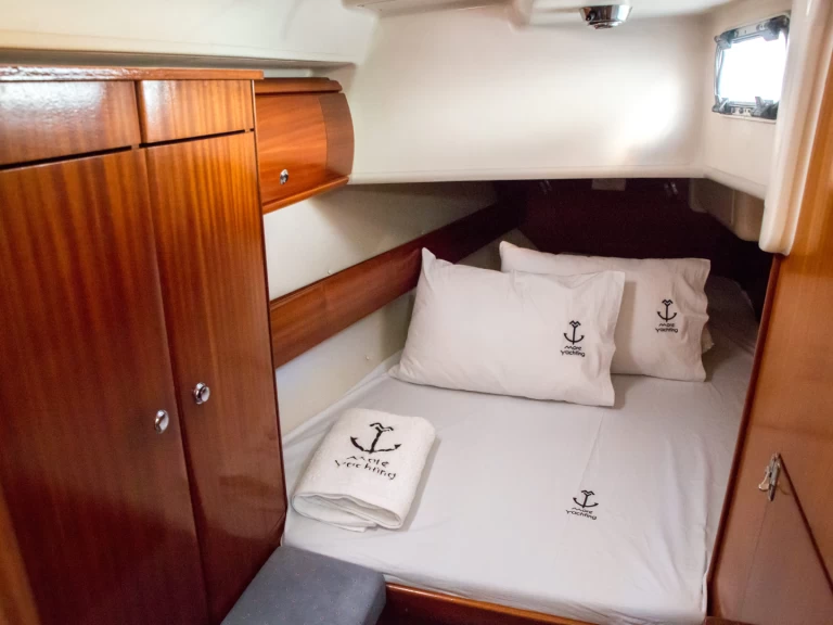 Hire Sailboat Bavaria with a boat licence