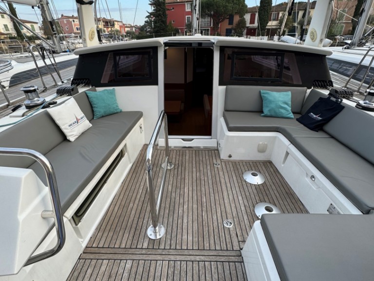 Sailboat hire in Port Grimaud - Bénéteau Sense 50