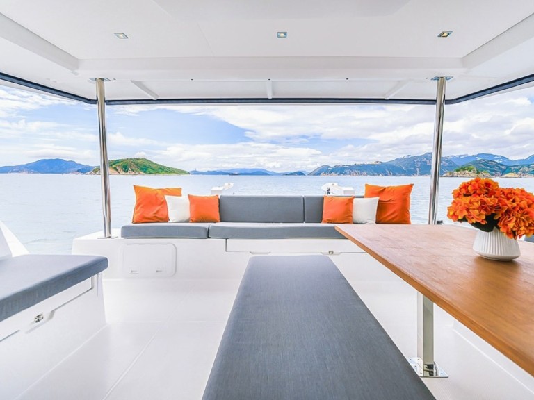 Hire Catamaran Fountaine Pajot with a boat licence