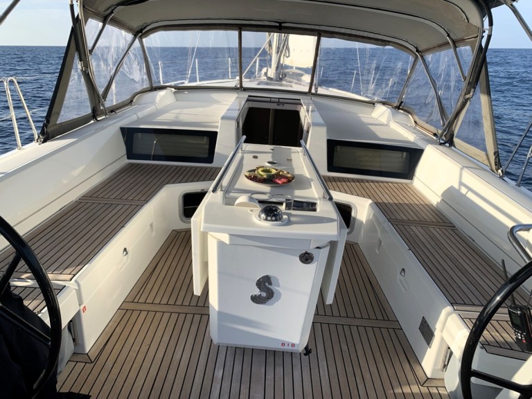 Charter a Bénéteau Oceanis 51.1 in Cala d'Or on Samboat