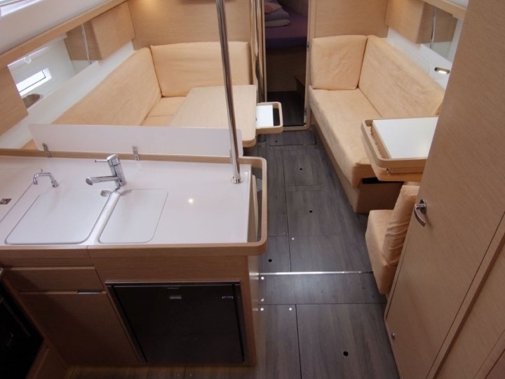 Sailboat hire in Punat - Elan Impression 40