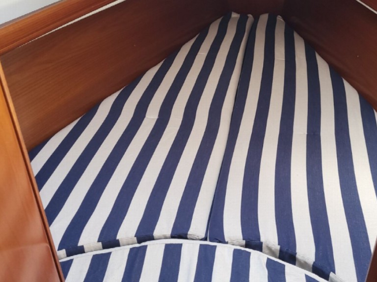 Yacht hire Arzon cheap First 31.7