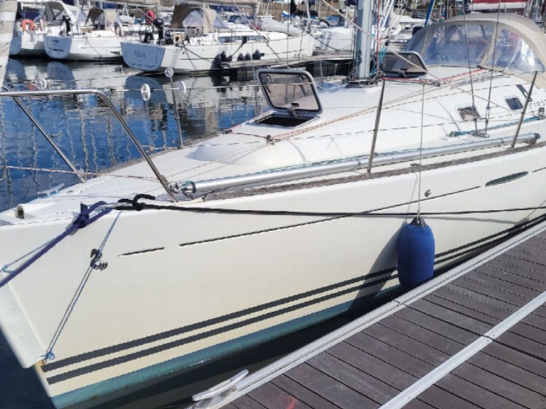 Charter a 4 First 31.7 in Arzon on Samboat