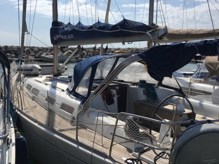 Hire a Dufour Dufour 425 Marina Arcipelago Toscano