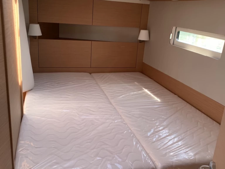 Hire Sailboat with or without skipper Jeanneau Piombino