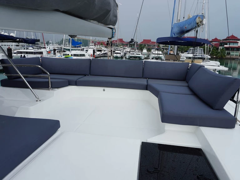 Yacht hire Eden Island cheap Tanna 47