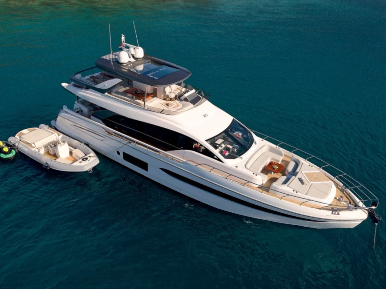 Hire a Azimut Azimut 78 Fly - 4 + 1 cab. Podstrana