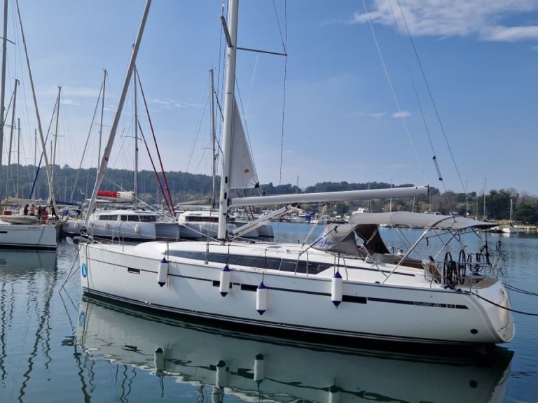 Hire Sailboat Bavaria with a boat licence