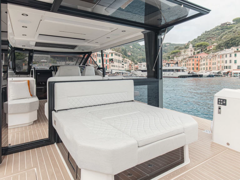 Saxdor Saxdor 400 GTO charter bareboat or skippered in  Hydra
