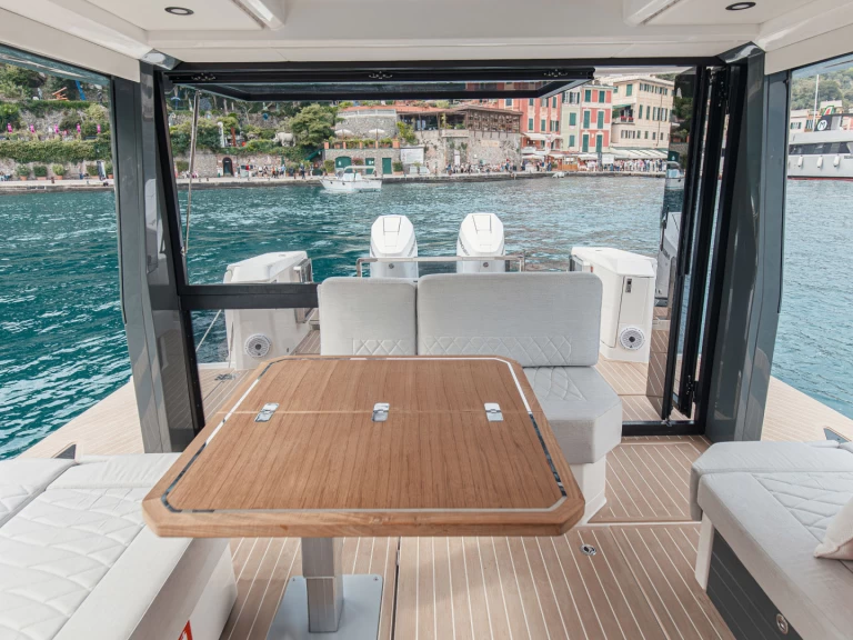 Yacht charter Hydra - Saxdor Saxdor 400 GTO on SamBoat