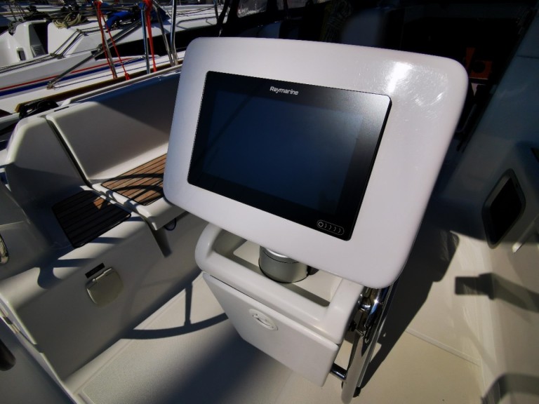 Hire Sailboat with or without skipper Jeanneau Pula