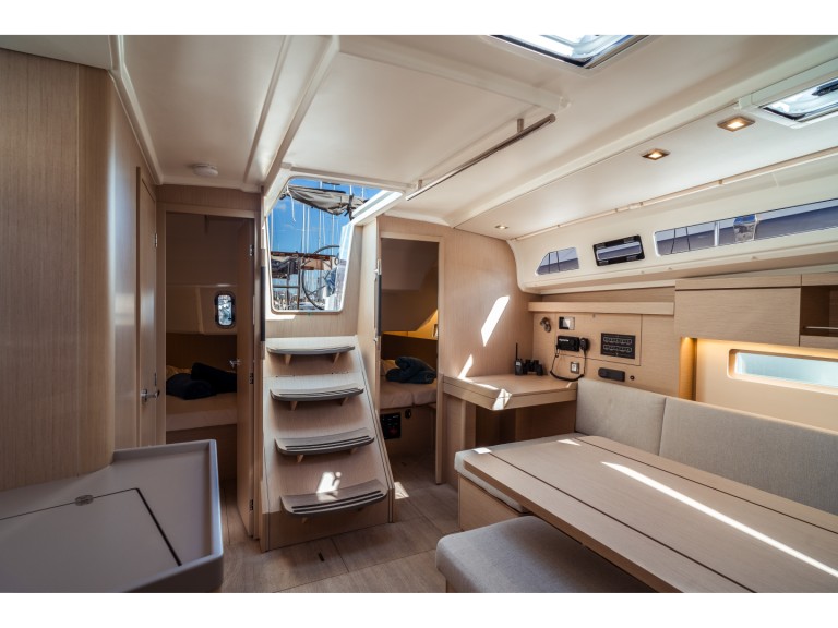 Charter a Bénéteau Oceanis 40.1 in Olbia on Samboat