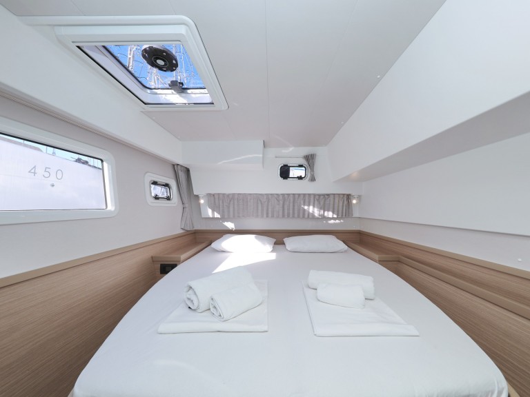 Charter a Lagoon Lagoon 42 in Sukošan on Samboat