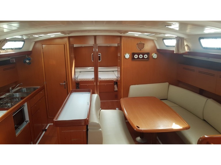 Hire Sailboat with or without skipper Bénéteau Salivoli